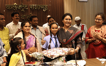 इसरो के यंग साइंटिस्ट प्रोग्राम में चयनित होने वाली हिमांशी साहू का कलेक्टर ने किया सम्मान...