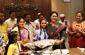 इसरो के यंग साइंटिस्ट प्रोग्राम में चयनित होने वाली हिमांशी साहू का कलेक्टर ने किया सम्मान...