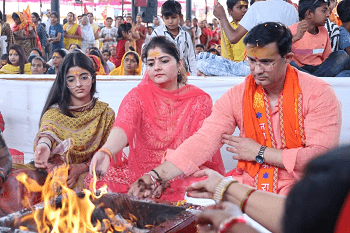 भिलाई में हनुमान जन्मोत्सव की धूम: इंद्रजीत सिंह छोटू के नेतृत्व में कोहका के बीरा जी आंगन में 51 पंडितों संग गूंजा हनुमान चालीसा... 7 भिलाई में हनुमान जन्मोत्सव की धूम: इंद्रजीत सिंह छोटू के नेतृत्व में कोहका के बीरा जी आंगन में 51 पंडितों संग गूंजा हनुमान चालीसा...