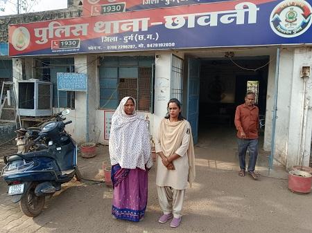 दुर्ग पुलिस की नशे के विरुद्ध लगातार कार्यवाही – 2.060 किलोग्राम गांजा के साथ महिला आरोपी गिरफ्तार 1 दुर्ग पुलिस की नशे के विरुद्ध लगातार कार्यवाही – 2.060 किलोग्राम गांजा के साथ महिला आरोपी गिरफ्तार