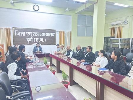 "न्यायिक कार्यों में गति और पारदर्शिता की दिशा में पहल : एलएडीसीएस अधिवक्ताओं की मासिक समीक्षा एवं बंदियों की रिहाई, पैरोल-फरलो पर महत्वपूर्ण बैठक आयोजित"