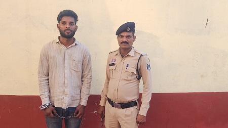 धारदार हथियार लहराकर आमजन को भयभीत करने वाला आरोपी गिरफ्तार...