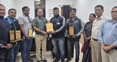 विद्युत अंतरक्षेत्रीय शरीर सौष्ठव एवं शक्तितोलन प्रतियोगिता में दुर्ग रीजन के विजयी होने पर अधिकारियों ने दी बधाई...