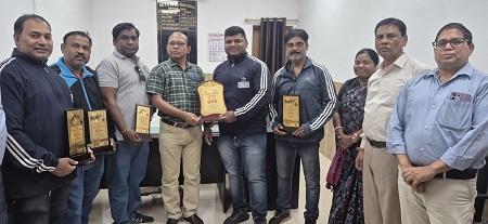 विद्युत अंतरक्षेत्रीय शरीर सौष्ठव एवं शक्तितोलन प्रतियोगिता में दुर्ग रीजन के विजयी होने पर अधिकारियों ने दी बधाई...