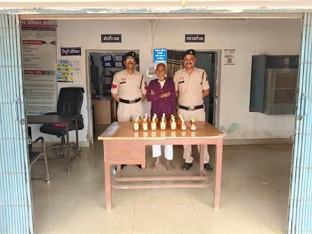 अवैध शराब बिक्री पर दुर्ग पुलिस की लगातार कार्यवाही – आरोपी गिरफ्तार...