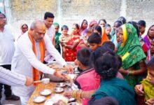 गृह ग्राम दोनर बजरंग चौक स्थित प्राचीन हनुमान मंदिर में पूजा अर्चना कर प्रदेश वासियों की खुशहाली की कामना किया