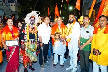 रिसाली में हनुमान जन्मोत्सव की भव्य शोभायात्रा: विधायक ललित चंद्राकर हुए शामिल, जय श्रीराम के जयघोष से गूंजा शहर... 1 रिसाली में हनुमान जन्मोत्सव की भव्य शोभायात्रा: विधायक ललित चंद्राकर हुए शामिल, जय श्रीराम के जयघोष से गूंजा शहर...