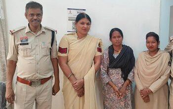 दुर्ग में बड़ा फ्रॉड खुलासा: रकम दोगुना और लोन के नाम पर 10 लाख से ज्यादा की ठगी, महिला गिरफ्तार... 34 दुर्ग में बड़ा फ्रॉड खुलासा: रकम दोगुना और लोन के नाम पर 10 लाख से ज्यादा की ठगी, महिला गिरफ्तार...