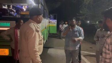 दुर्ग में सड़क सुरक्षा का असर: पुलिस की सख्ती से 22% घटी सड़क हादसों में मौतें... 8 दुर्ग में सड़क सुरक्षा का असर: पुलिस की सख्ती से 22% घटी सड़क हादसों में मौतें...