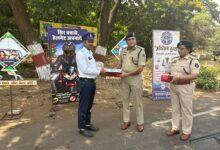 पुलिस उपमहानिरीक्षक/वरिष्ठ पुलिस अधीक्षक दुर्ग द्वारा यातायात जवानों को राहत सामग्री वितरण एवं स्वास्थ्य संबंधी दिशा-निर्देश जारी...