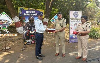 पुलिस उपमहानिरीक्षक/वरिष्ठ पुलिस अधीक्षक दुर्ग द्वारा यातायात जवानों को राहत सामग्री वितरण एवं स्वास्थ्य संबंधी दिशा-निर्देश जारी...