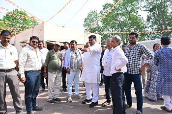 वार्डों में पहुंचे मंत्री गजेन्द्र यादव, जनता से संवाद कर समस्याओं का लिए जायजा...