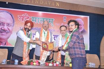 अब देश के लिए मरने की नहीं, बल्कि अच्छा कार्य करते हुए देश के लिए जीने की जरूरत: सांसद बृजमोहन