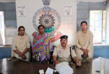 दुर्ग पुलिस द्वारा जारी टोल फ्री नंबर 1933 पर प्राप्त सूचना पर त्वरित कार्यवाही– अवैध गांजा बिक्री करने वाली महिला गिरफ्तार...