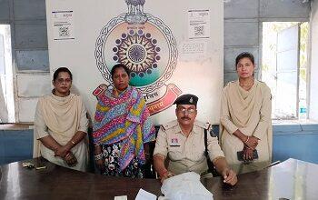 दुर्ग पुलिस द्वारा जारी टोल फ्री नंबर 1933 पर प्राप्त सूचना पर त्वरित कार्यवाही– अवैध गांजा बिक्री करने वाली महिला गिरफ्तार... 8 दुर्ग पुलिस द्वारा जारी टोल फ्री नंबर 1933 पर प्राप्त सूचना पर त्वरित कार्यवाही– अवैध गांजा बिक्री करने वाली महिला गिरफ्तार...