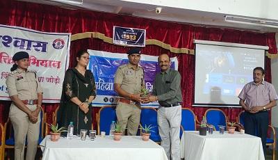 दुर्ग पुलिस द्वारा अपोलो कॉलेज अंजोरा में जनजागरूकता सेमिनार का आयोजन...