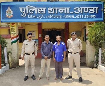 आपसी विवाद ने लिया हत्या का रूप फरार दो आरोपी 03 घंटे के भीतर पुलिस गिरफ्त में त्वरित कार्रवाई से गंभीर अपराध का खुलासा...