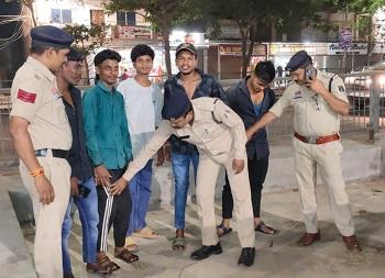 दुर्ग पुलिस की सतत कार्यवाही– सार्वजनिक स्थानों पर शराब सेवन एवं अड्डेबाजी करने वालों पर 46 प्रकरणों में कार्रवाई...