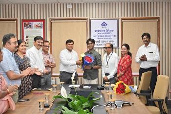 भिलाई इस्पात संयंत्र द्वारा सीबीएसई दसवीं के टॉपर्स को किया गया सम्मानित...