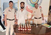 दुर्ग पुलिस की कार्यवाही– अवैध शराब बिक्री करते आरोपी को रंगे हाथ गिरफ्तार कर 30 पौवा देशी मदिरा जप्त...