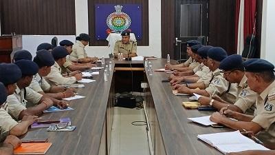 यातायात व्यवस्था सुदृढ़ करने हेतु उच्च स्तरीय बैठक आयोजित, सड़क सुरक्षा एवं नियमों के कड़ाई से पालन के दिए गए निर्देश...