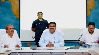 मंत्रोच्चार से शुरू होगी पढ़ाई, शिक्षा सुधार को लेकर मंत्री गजेन्द्र यादव का प्राचार्यो के साथ बैठक...