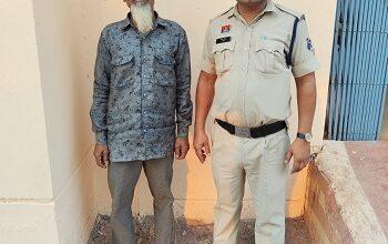 जुआ-सट्टा के विरुद्ध दुर्ग पुलिस की लगातार कार्रवाई जारी, जुआ खेलते दो आरोपी गिरफ्तार, नगदी 4,300 रुपये एवं मोबाइल जप्त...