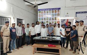 भिलाई नगर रेलवे स्टेशन के सामने जुआ खेलते 15 आरोपी गिरफ्तार, नगद राशि व वाहन जप्त...