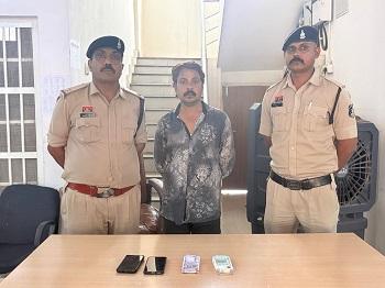 दुर्ग पुलिस की जुआ सट्टा पर लगातार कार्यवाही ज़ारी,ऑनलाइन सट्टा संचालन करने वाले आरोपी को घेराबंदी कर गिरफ्तार, नगदी एवं मोबाइल जप्त...