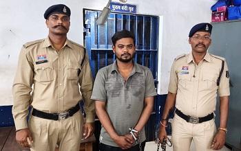 अवैध संबंधों के संदेह में युवक पर जानलेवा हमला करने वाला आरोपी गिरफ्तार, धारदार हथियार जप्त...