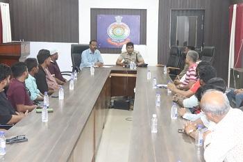 अवैध हथियार एवं नशीली दवाइयों के अवैध व्यापार पर नियंत्रण हेतु कूरियर एवं ई-कॉमर्स प्रतिनिधियों को इसे संबंधित कानूनी प्रावधान की जानकारी प्रदान किया गया...