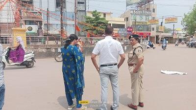 ग्रे स्पॉट चिन्हित चौकों का संयुक्त निरीक्षण, सड़क सुरक्षा सुधार हेतु यातायात पुलिस एवं PWD द्वारा आवश्यक निर्देश जारी...