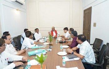 रायपुर की यातायात व्यवस्था को सुधारने और विकास कार्यों को गति देने सांसद बृजमोहन अग्रवाल ने ली उच्च स्तरीय बैठक...