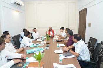 रायपुर की यातायात व्यवस्था को सुधारने और विकास कार्यों को गति देने सांसद बृजमोहन अग्रवाल ने ली उच्च स्तरीय बैठक...