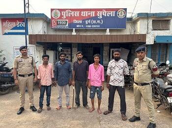 लंबे समय से फरार स्थाई वारंटियों के विरुद्ध सुपेला पुलिस की सख्त कार्रवाई, 05 पुरुष एवं 01 महिला वारंटी गिरफ्तार कर न्यायालय प्रस्तुत...