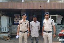 अवैध सट्टा संचालित करते आरोपी को घेराबंदी कर गिरफ्तार, नगदी एवं सट्टा सामग्री जप्त कर न्यायालय में प्रस्तुत किया गया...