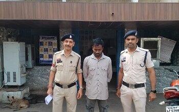 अवैध सट्टा संचालित करते आरोपी को घेराबंदी कर गिरफ्तार, नगदी एवं सट्टा सामग्री जप्त कर न्यायालय में प्रस्तुत किया गया...