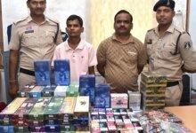 हुक्का एवं इलेक्ट्रॉनिक सिगरेट की अवैध बिक्री पर मोहन नगर पुलिस की कार्यवाही, 02 आरोपी गिरफ्तार कर प्रतिबंधित सामग्री जप्त...