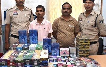 हुक्का एवं इलेक्ट्रॉनिक सिगरेट की अवैध बिक्री पर मोहन नगर पुलिस की कार्यवाही, 02 आरोपी गिरफ्तार कर प्रतिबंधित सामग्री जप्त...