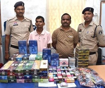 हुक्का एवं इलेक्ट्रॉनिक सिगरेट की अवैध बिक्री पर मोहन नगर पुलिस की कार्यवाही, 02 आरोपी गिरफ्तार कर प्रतिबंधित सामग्री जप्त...