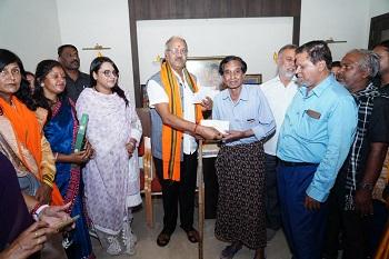 जनसेवा की मिसाल: सांसद बृजमोहन अग्रवाल ने 84 हितग्राहियों को वितरित किए चेक...