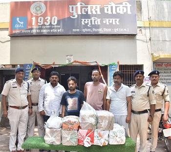 दवा कंपनी प्रतिनिधि की आड़ में प्रतिबंधित नशीली सिरप तस्करी करने वाले संगठित गिरोह का पर्दाफाश, 04 आरोपी गिरफ्तार...