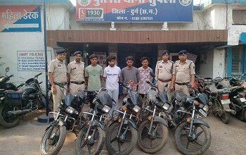 सार्वजनिक स्थानों से दोपहिया वाहन चोरी करने वाले गिरोह का पर्दाफाश, 04 आरोपी एवं 01 विधि से संघर्षरत बालक पकड़े गए...