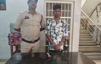 राहगीरों को धारदार हथियार दिखाकर भयभीत करने वाले आरोपी को वैशाली नगर पुलिस ने गिरफ्तार किया...