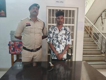 राहगीरों को धारदार हथियार दिखाकर भयभीत करने वाले आरोपी को वैशाली नगर पुलिस ने गिरफ्तार किया...