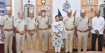 दुर्ग पुलिस के 04 सहायक उप निरीक्षकों को उप निरीक्षक पदोन्नति पर बैच अलंकरण लगाया गया, वरिष्ठ पुलिस अधीक्षक विजय अग्रवाल द्वारा शुभकामनाएं प्रेषित...