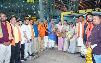 विधायक ललित चंद्राकर, 40 दिन के बंगाल प्रवास के बाद आगमन पर रायपुर एयरपोर्ट पर दुर्ग ग्रामीण के कार्यकर्ताओं ने किया भव्य स्वागत...