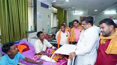 जिला अस्पताल पहुँचे मंत्री गजेन्द्र यादव, दुर्घटना में घायलों से मुलाकात कर उपचार व्यवस्था की जानकारी लिए