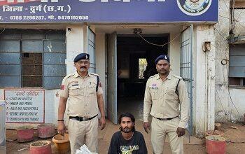 अवैध शराब पर दुर्ग पुलिस की लगातार कार्रवाई जारी, अवैध शराब बिक्री पर छावनी पुलिस की कार्यवाही करते हुए आरोपी गिरफ्तार कर न्यायालय पेश...