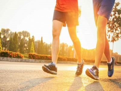 30 मिनट तक दौड़ना या 1 घंटे तक वॉक करना, जानें फिट शरीर के लिए क्या है ज़्यादा फायदेमंद? 1 30 मिनट तक दौड़ना या 1 घंटे तक वॉक करना, जानें फिट शरीर के लिए क्या है ज़्यादा फायदेमंद?